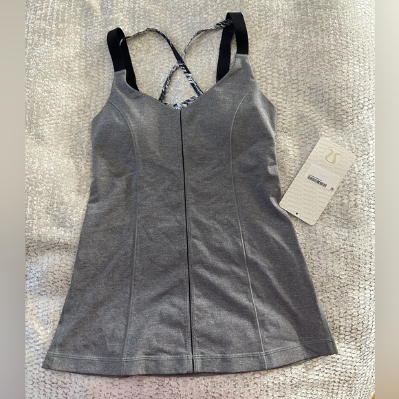 New With Tags! Lululemon Hot To Street Tank Size 8, but it fits smaller. - Picture 4 of 5